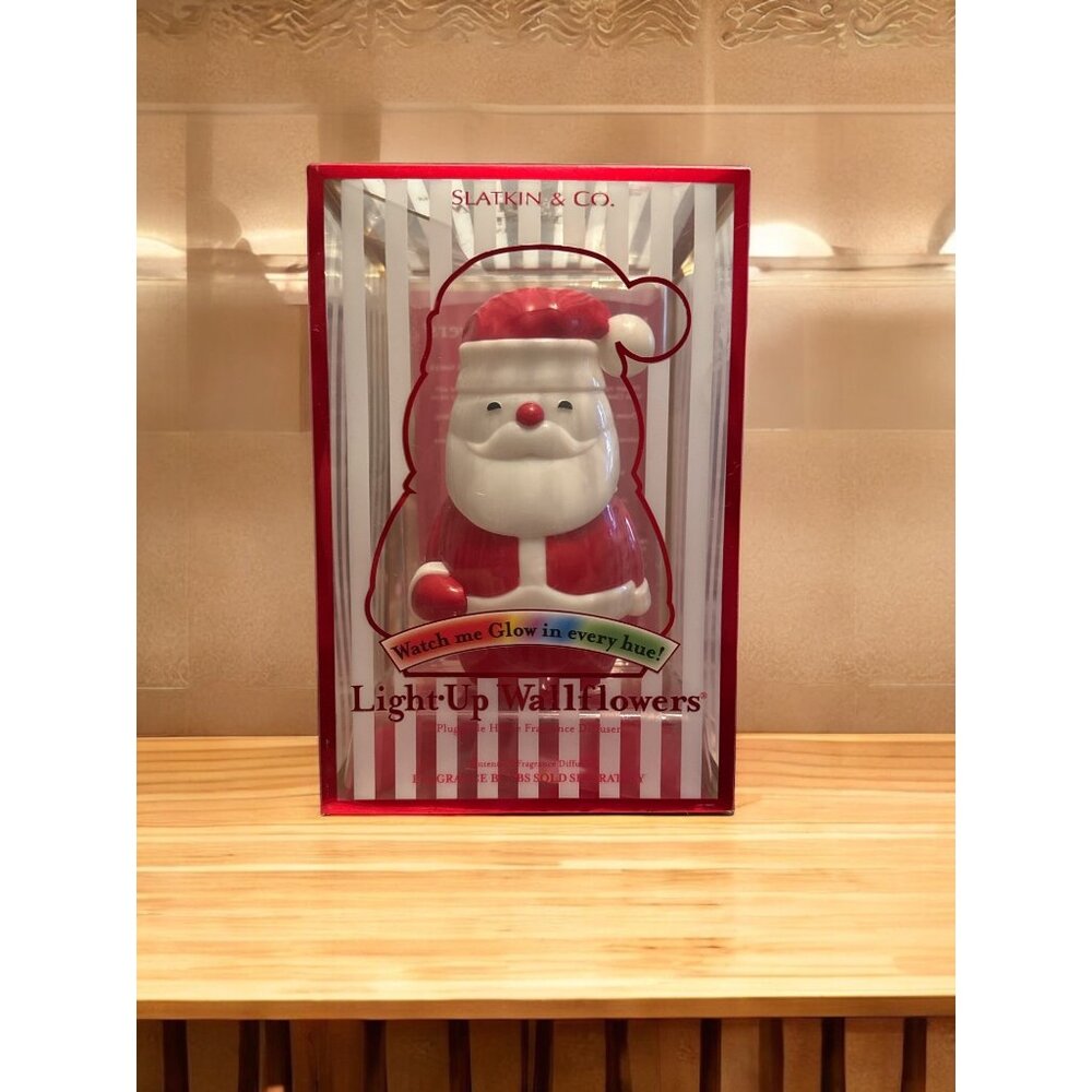 NWT Slatkin & Co Wall Flowers Light Up Santa Fragrance Diffuser wall plug in Fea